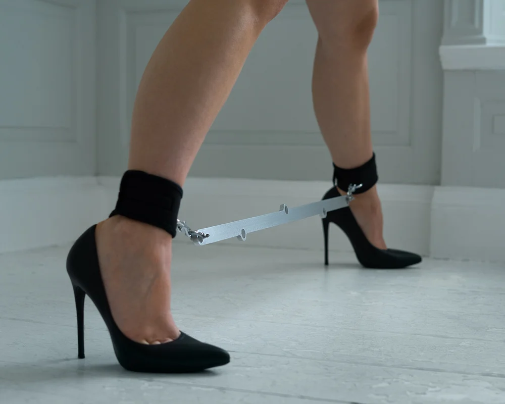 How To Use Adult Spreader Bar Accessories