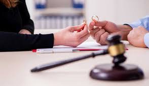 Divorce Lawyer Guide: Tips For Navigating Legal Proceedings